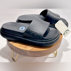 COPY - Billabong - Cloud Black Cushion Slides
Sandals Women's Size. 9
